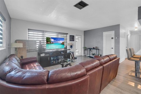 House in Miami Gardens, Florida 4 bedrooms, 130.25 sq.m. № 1792615 - photo 28