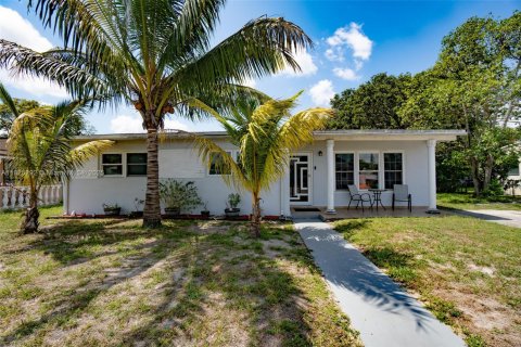 House in Miami Gardens, Florida 4 bedrooms, 130.25 sq.m. № 1792615 - photo 3