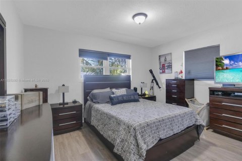 House in Miami Gardens, Florida 4 bedrooms, 130.25 sq.m. № 1792615 - photo 15