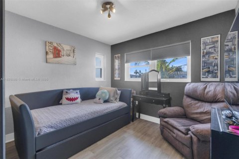 House in Miami Gardens, Florida 4 bedrooms, 130.25 sq.m. № 1792615 - photo 20