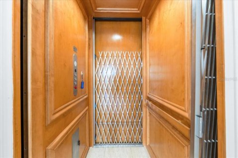 Villa ou maison à vendre à New Port Richey, Floride: 6 chambres, 577.67 m2 № 2394088 - photo 25