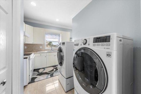 Villa ou maison à vendre à New Port Richey, Floride: 6 chambres, 577.67 m2 № 2394088 - photo 21
