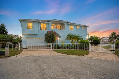Villa ou maison à New Port Richey, Floride 6 chambres, 577.67 m2 № 2394088