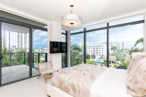 Снять в аренду кондоминиум в Холливуд, Флорида 3 спальни, 203.73м2, № 1895339 - фото 22