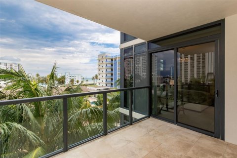 Снять в аренду кондоминиум в Холливуд, Флорида 3 спальни, 203.73м2, № 1895339 - фото 30