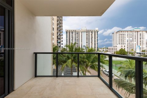 Снять в аренду кондоминиум в Холливуд, Флорида 3 спальни, 203.73м2, № 1895339 - фото 29