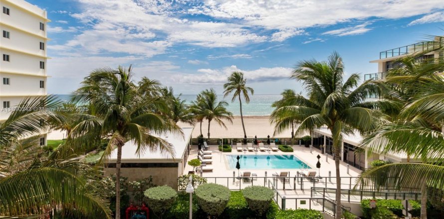 Кондоминиум с 3 спальнями в Холливуд, Флорида № 1895339