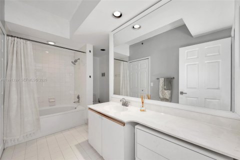 Condominio en venta en Aventura, Florida, 2 dormitorios, 100.06 m2 № 2052590 - foto 26