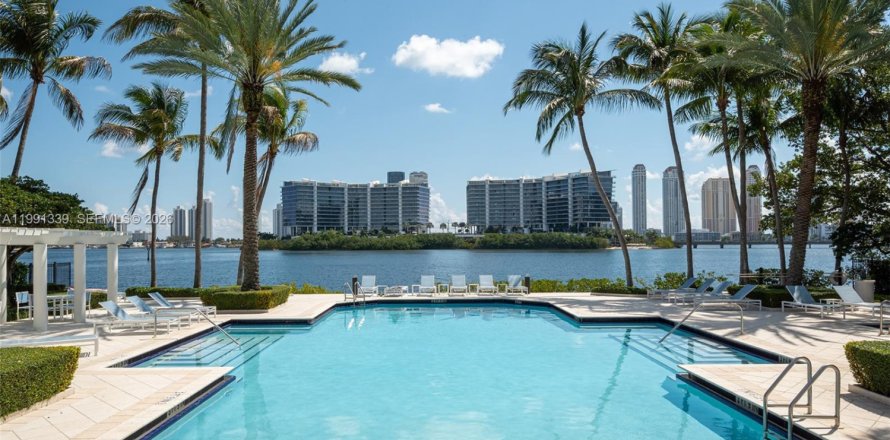 Condominio en Aventura, Florida, 2 dormitorios  № 2052590