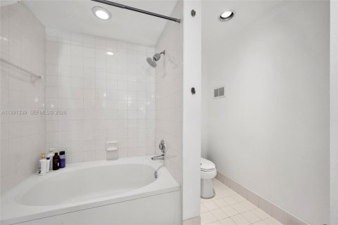 Condominio en venta en Aventura, Florida, 2 dormitorios, 100.06 m2 № 2052590 - foto 27