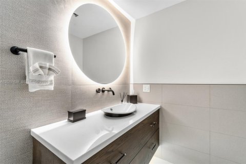 Villa ou maison à vendre à Miami, Floride: 5 chambres, 375.23 m2 № 2084809 - photo 15