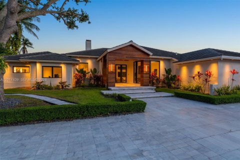 Villa ou maison à Miami, Floride 5 chambres, 375.23 m2 № 2084809