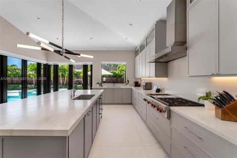 Villa ou maison à vendre à Miami, Floride: 5 chambres, 375.23 m2 № 2084809 - photo 14