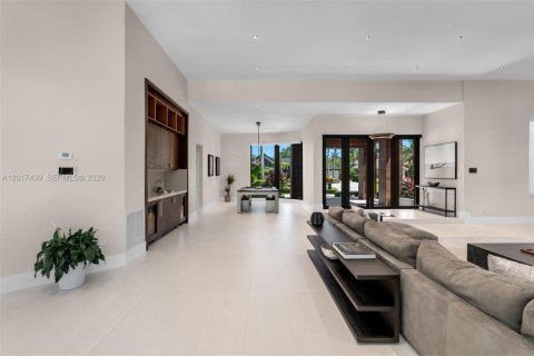 Villa ou maison à vendre à Miami, Floride: 5 chambres, 375.23 m2 № 2084809 - photo 8