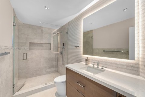 Villa ou maison à vendre à Miami, Floride: 5 chambres, 375.23 m2 № 2084809 - photo 21
