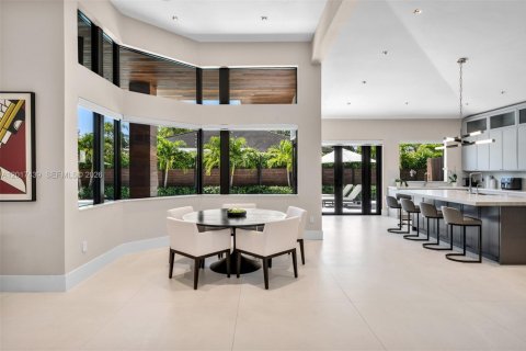 Villa ou maison à vendre à Miami, Floride: 5 chambres, 375.23 m2 № 2084809 - photo 12