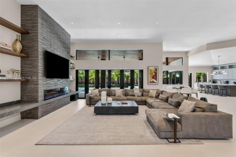 Villa ou maison à vendre à Miami, Floride: 5 chambres, 375.23 m2 № 2084809 - photo 2
