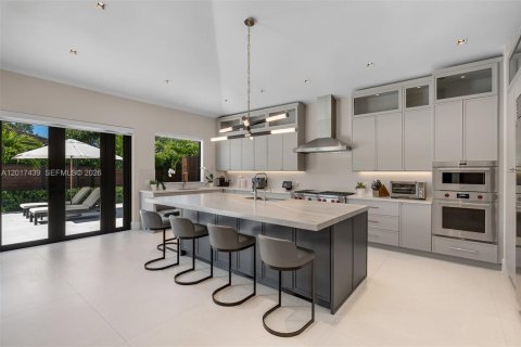 Villa ou maison à vendre à Miami, Floride: 5 chambres, 375.23 m2 № 2084809 - photo 3