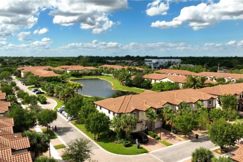 House in Coconut Creek, Florida 3 bedrooms, 136.19 sq.m. № 1779631 - photo 3
