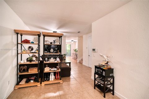 House in Coconut Creek, Florida 3 bedrooms, 136.19 sq.m. № 1779631 - photo 8
