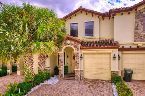 House in Coconut Creek, Florida 3 bedrooms, 136.19 sq.m. № 1779631 - photo 1