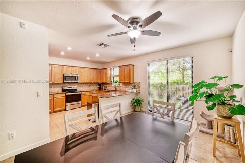 House in Coconut Creek, Florida 3 bedrooms, 136.19 sq.m. № 1779631 - photo 15