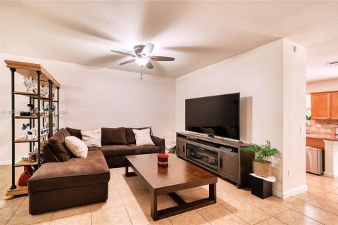 House in Coconut Creek, Florida 3 bedrooms, 136.19 sq.m. № 1779631 - photo 9