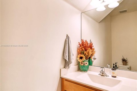 House in Coconut Creek, Florida 3 bedrooms, 136.19 sq.m. № 1779631 - photo 10