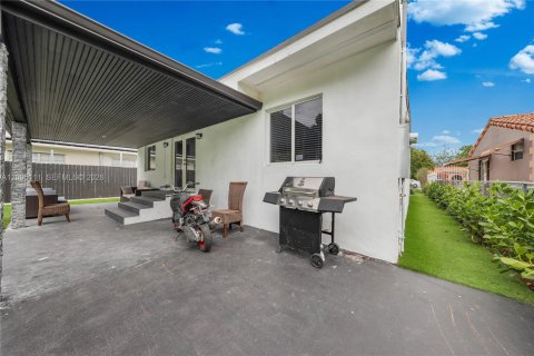 House in Miami, Florida 5 bedrooms, 206.71 sq.m. № 2392096 - photo 25