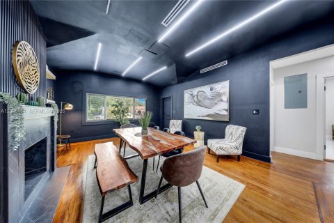 House in Miami, Florida 5 bedrooms, 206.71 sq.m. № 2392096 - photo 7
