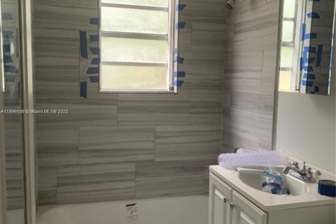 Casa en alquiler en North Miami, Florida, 2 dormitorios, 83.61 m2 № 1951361 - foto 2