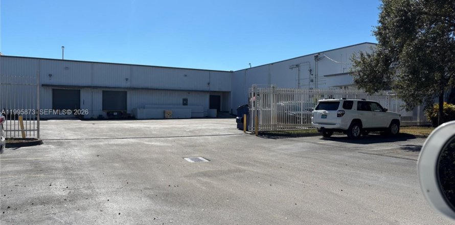 Immobilier commercial à Miami Gardens, Floride № 2064443