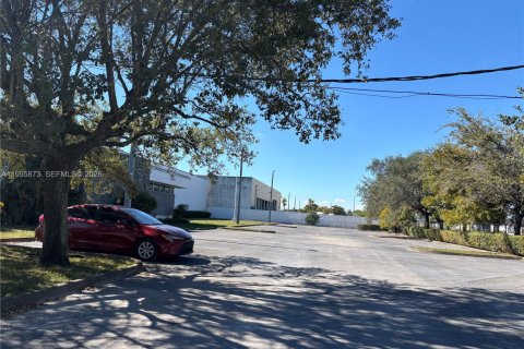 Immobilier commercial à vendre à Miami Gardens, Floride № 2064443 - photo 2