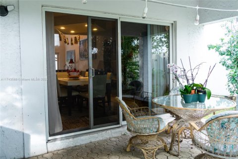 Villa ou maison à vendre à Miami, Floride: 3 chambres, 172.24 m2 № 1960004 - photo 25