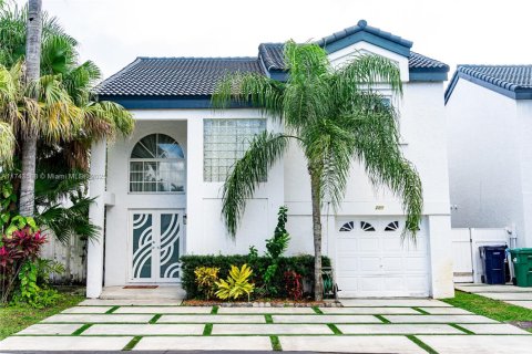 Villa ou maison à vendre à Miami, Floride: 3 chambres, 172.24 m2 № 1960004 - photo 1
