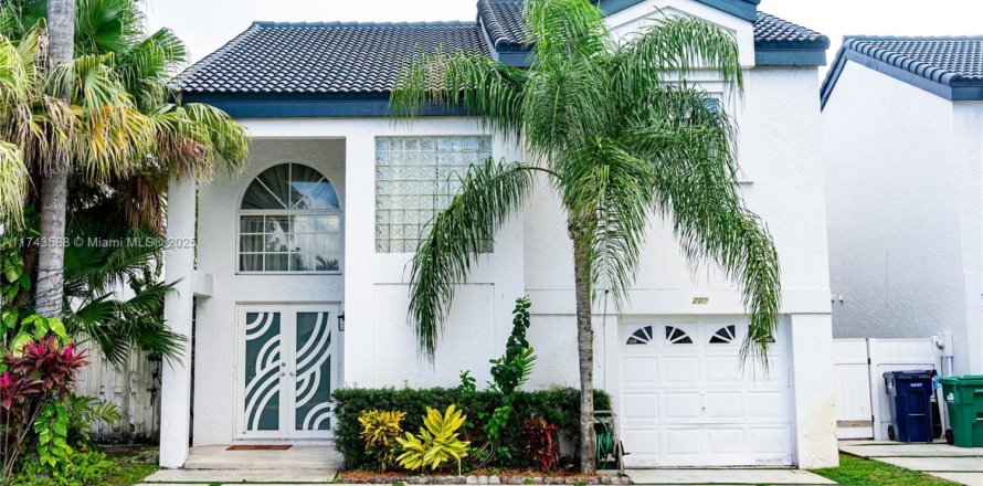 Villa ou maison à Miami, Floride 3 chambres, 172.24 m2 № 1960004