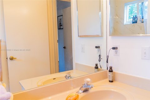 Villa ou maison à vendre à Miami, Floride: 3 chambres, 172.24 m2 № 1960004 - photo 10