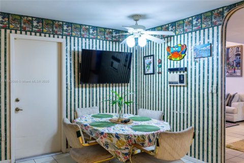 Villa ou maison à vendre à Miami, Floride: 3 chambres, 172.24 m2 № 1960004 - photo 19