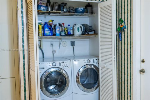 Villa ou maison à vendre à Miami, Floride: 3 chambres, 172.24 m2 № 1960004 - photo 17