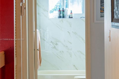 Villa ou maison à vendre à Miami, Floride: 3 chambres, 172.24 m2 № 1960004 - photo 29