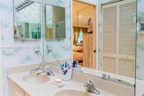 Villa ou maison à vendre à Miami, Floride: 3 chambres, 172.24 m2 № 1960004 - photo 8