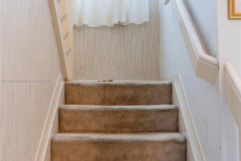 Villa ou maison à vendre à Miami, Floride: 3 chambres, 172.24 m2 № 1960004 - photo 16