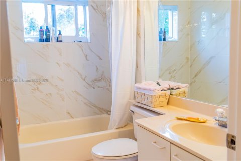 Villa ou maison à vendre à Miami, Floride: 3 chambres, 172.24 m2 № 1960004 - photo 9