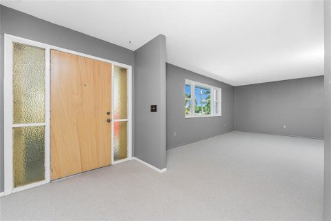 House in Punta Gorda, Florida 3 bedrooms, 175.03 sq.m. № 1912023 - photo 6