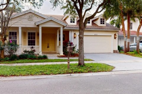 House in Davie, Florida 4 bedrooms, 256.6 sq.m. № 1696798 - photo 1