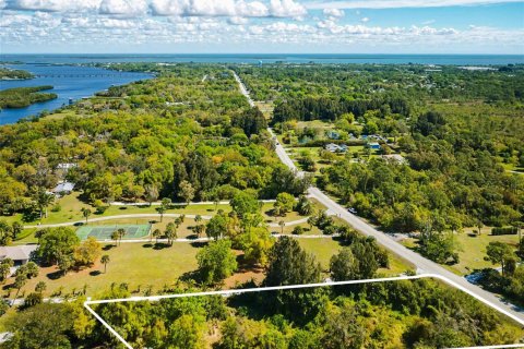 House in Sebastian, Florida 4 bedrooms, 205.87 sq.m. № 2086523 - photo 15
