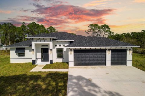 House in Sebastian, Florida 4 bedrooms, 205.87 sq.m. № 2086523