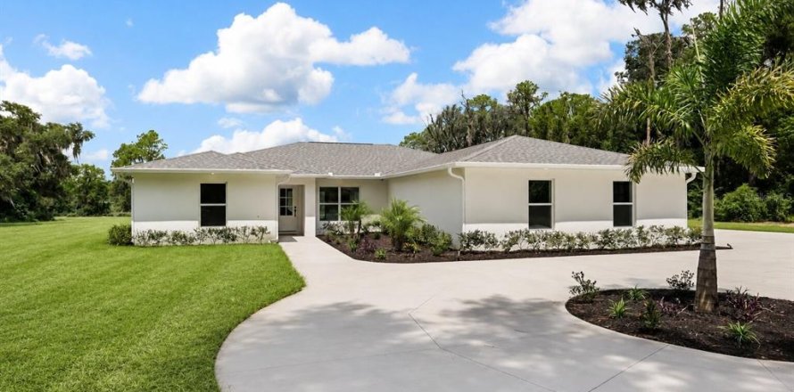 House in Umatilla, Florida 4 bedrooms, 208.19 sq.m. № 2226388