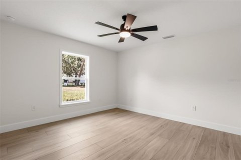 House in Umatilla, Florida 4 bedrooms, 208.19 sq.m. № 2226388 - photo 18