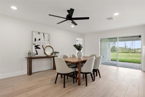 House in Umatilla, Florida 4 bedrooms, 208.19 sq.m. № 2226388 - photo 8